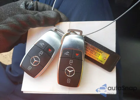 2020 Mercedes-Benz Glb 250 4Matic z USA, uszkodzony, nr VIN WDC4M4HB8LW006806